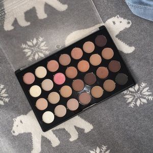 bh cosmetics neutral eyes palette